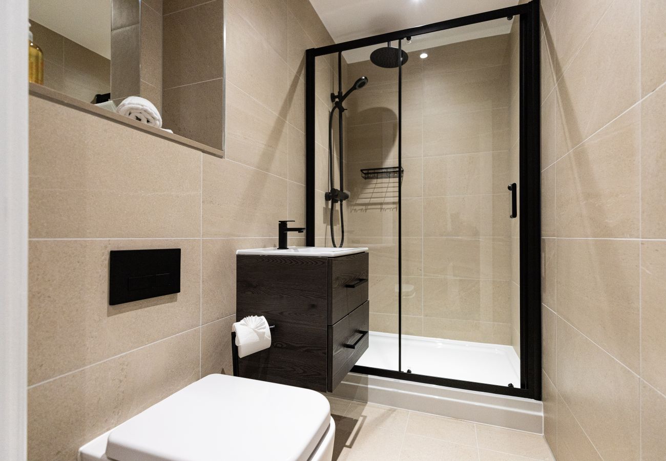 Image showing the modern bathroom with underfloor heating inside Studio Apartment 18