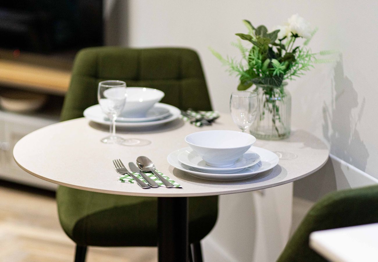 Image showing the dining area inside Rock Mill Studio Apartment 9