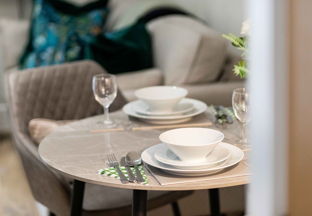 Image showing the dining area for 2 people inside Rock Mill luxury apartment 7