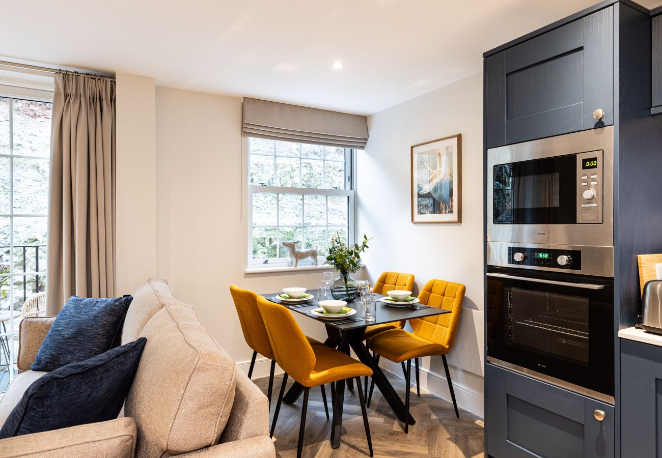 Image showing the dining area for 4 people inside Rock Mill Apartment 22