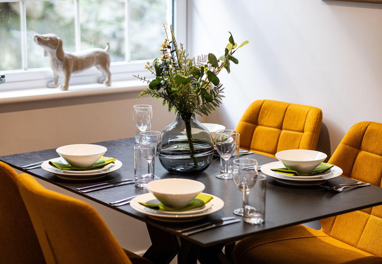 Image showing the dining for 4 guests inside Rock Mill Apartment 22