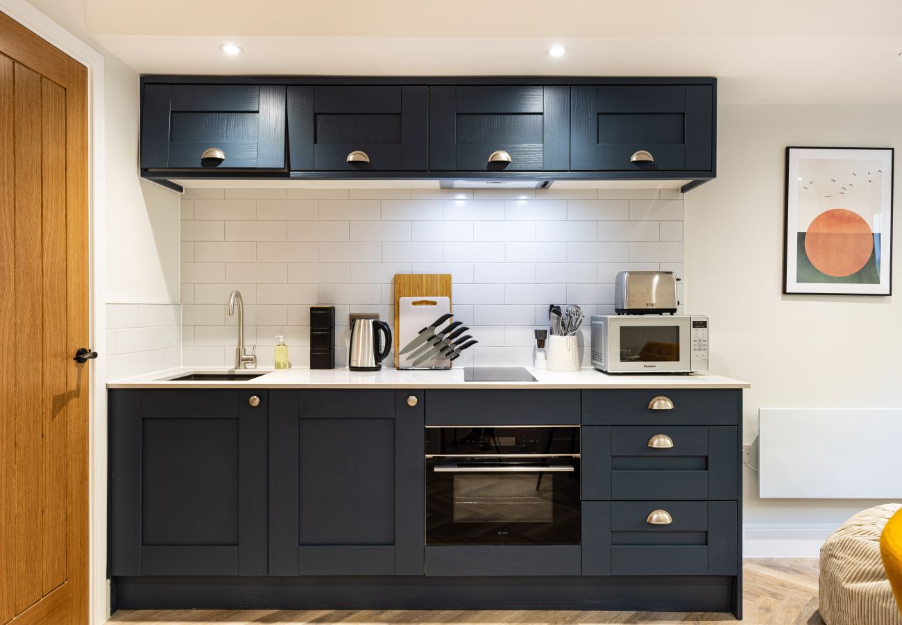 Image showing the fully equipped kitchen inside Apartment 21
