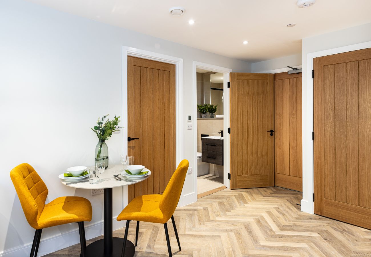 Image showing the dining area with soft seating in Rock mill apartment 21