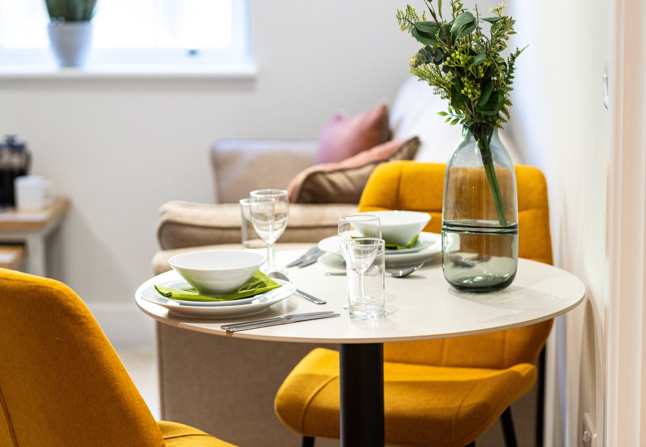 Image showing the dining area for 2 guests in Rock Mill apartment 21