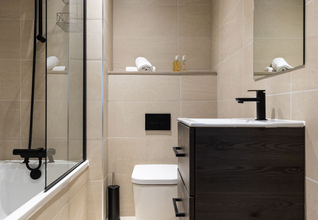 Image showing Rock Mill apartment 12 modern bathroom with underfloor heating
