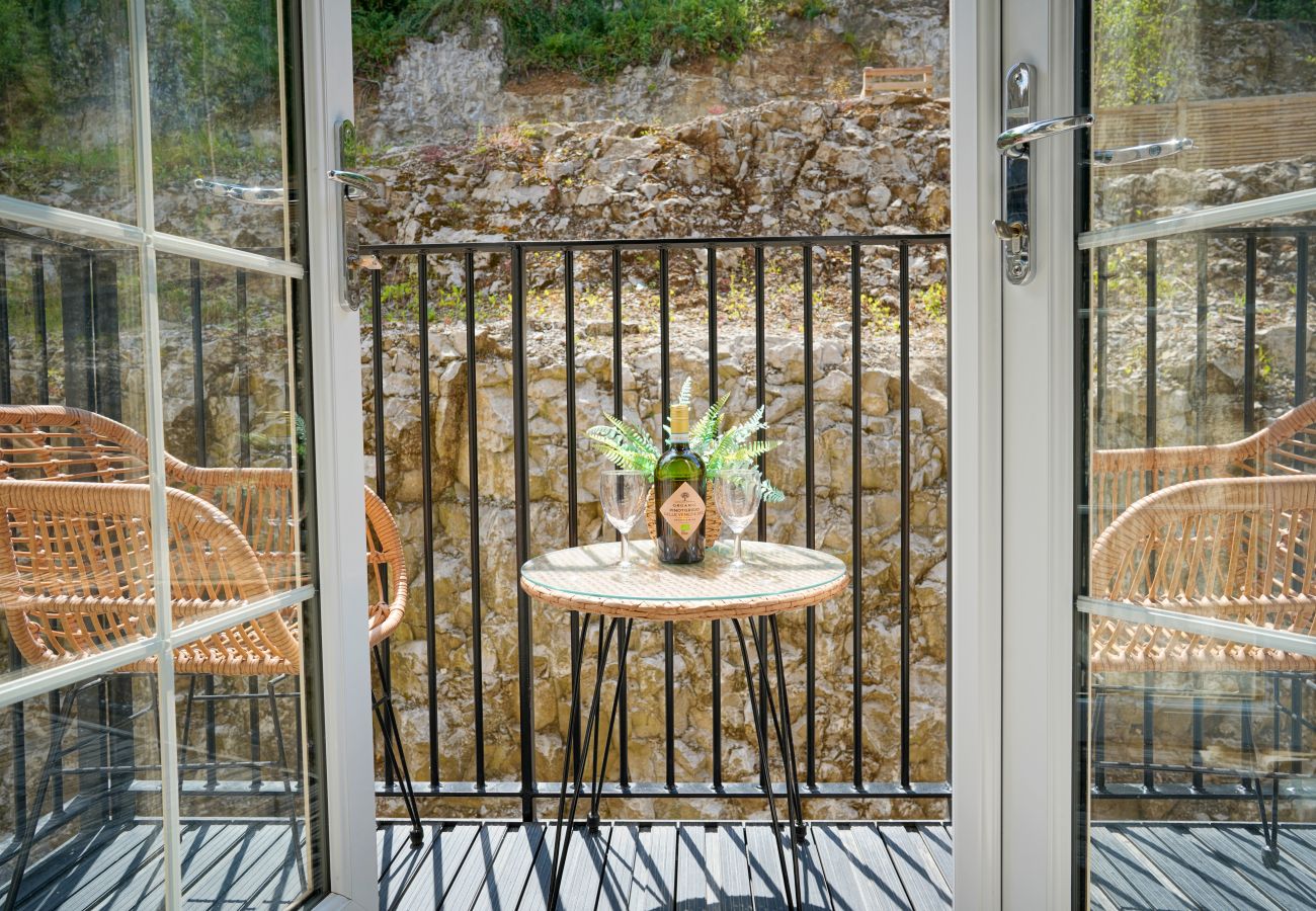 Image showing the balcony with outdoor seating at Rock Mill apartment 12