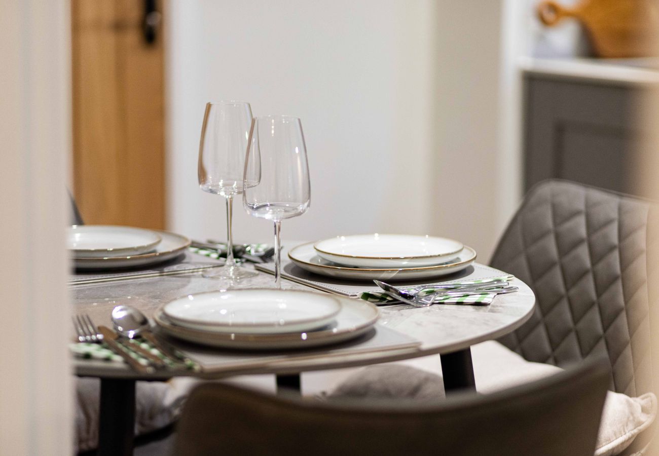 Image showing the dining area details of apartment 27 at rock mill