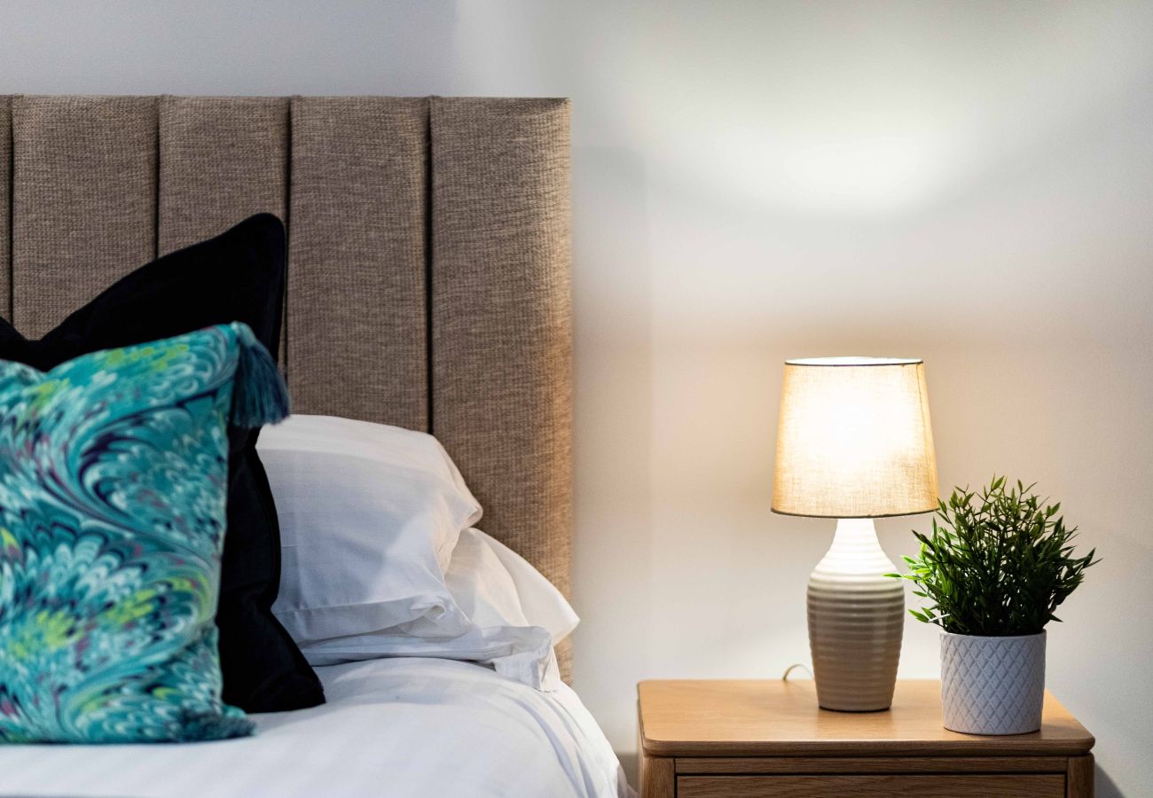 Image of the bedroom details in rock mill luxury holiday apartment 27