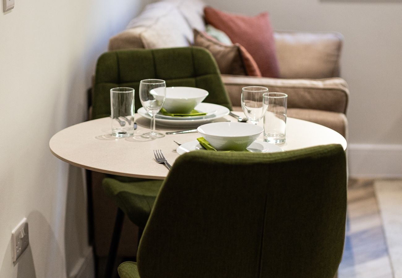 Image showing the dining area for two guests at rock mill apartments
