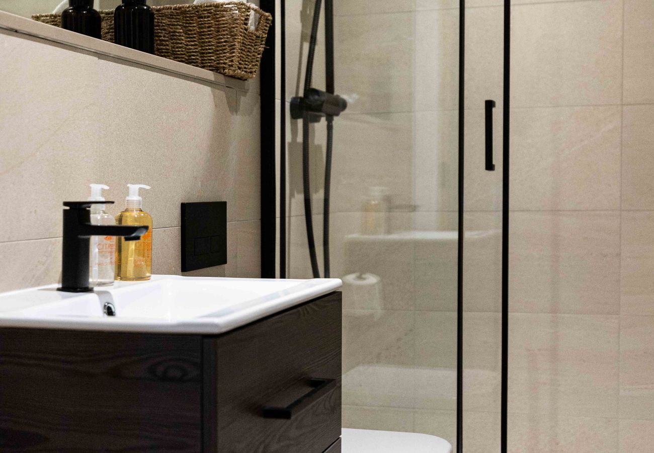 Image of Duplex apartment 42 modern bathroom with underfloor heating