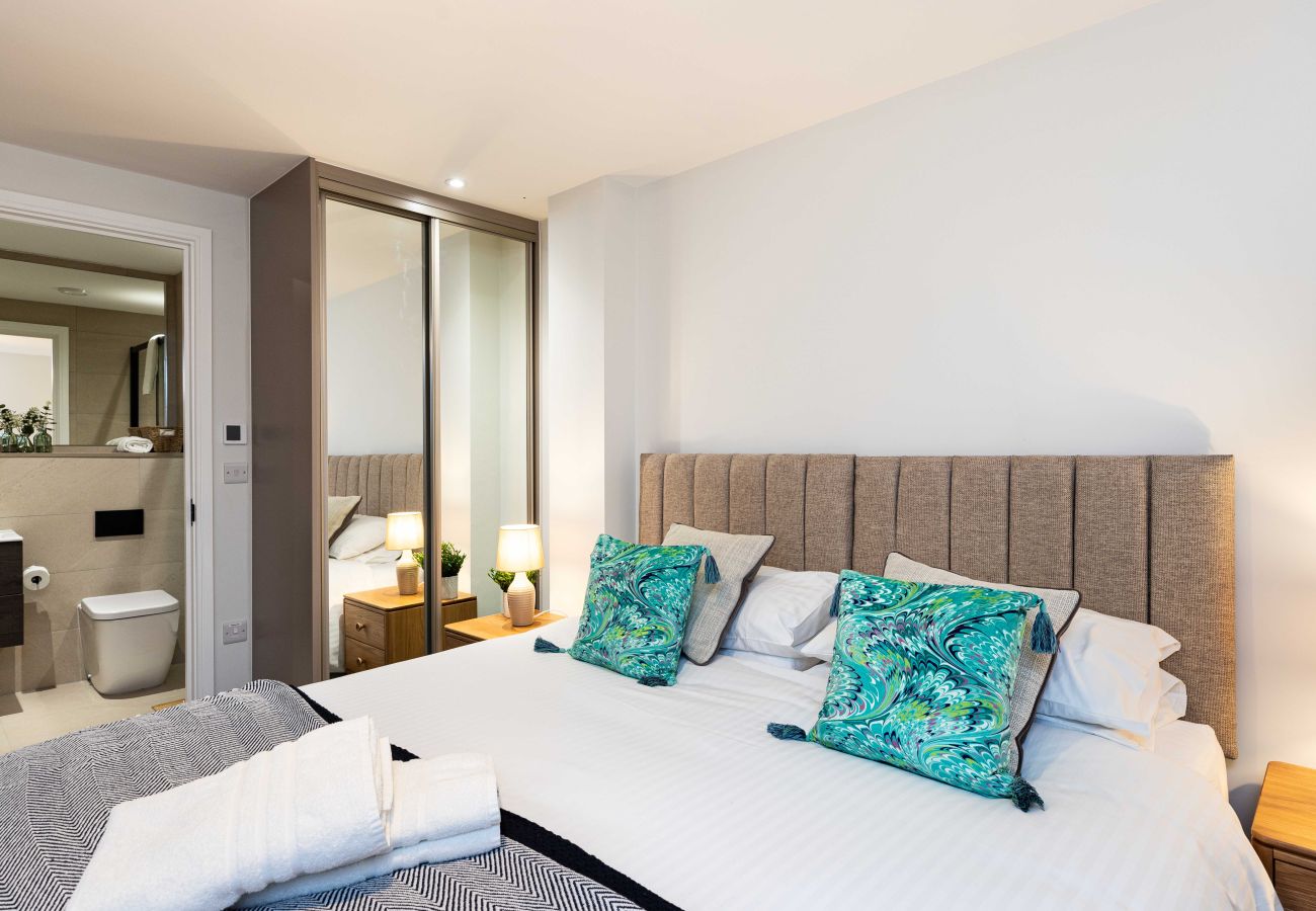 Image of the bedroom with modern ensuite inside rock mill apartment 37